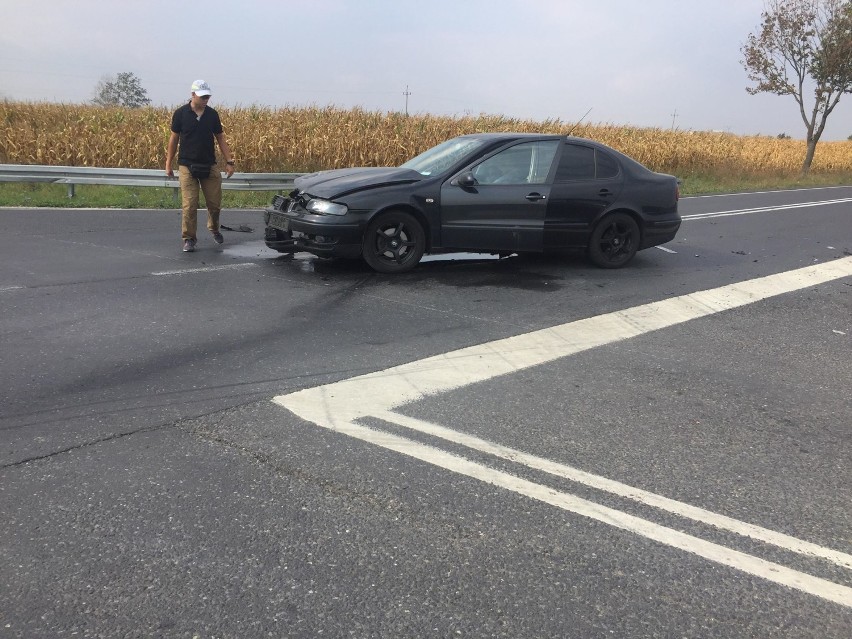 Wypadek w Szczytnikach Czerniejewskich. Autem podróżowała rodzina z niemowlakiem [ZDJĘCIA]!