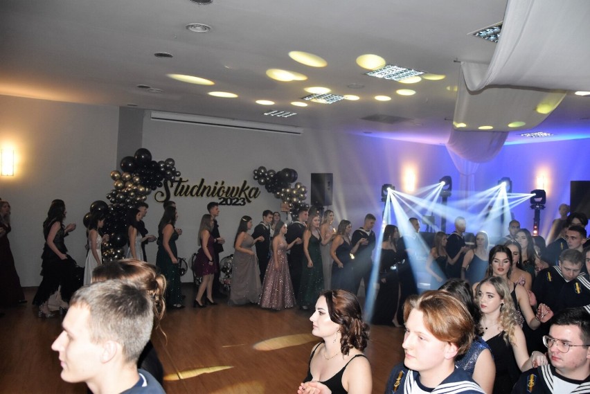 Bal maturalny zorganizowano w Hotelu Jan w Darłówku...