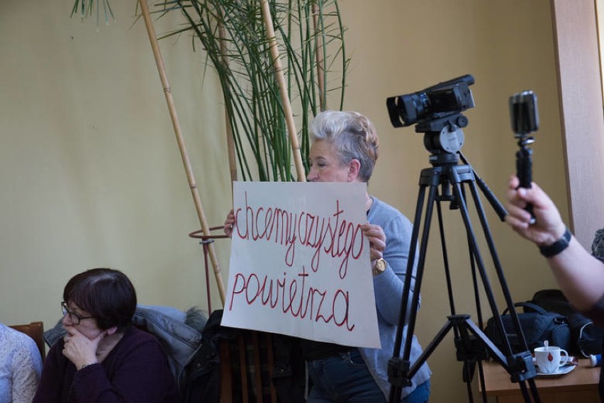 Protest mieszkańców podczas obrad w Wadowicach