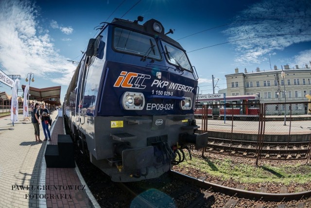 jak informuje PKP PLK od jutra,tj. 13 grudnia pasażerowie mają odczuć duże zmiany w podroży pociągami. Dzięki skróceniu czasu przejazdu na wielu zmodernizowanych odcinkach podróż ulegnie znacznemu skróceniu,nawet o 2-3 godziny.