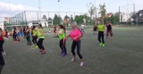 Zumba w Kole przyciągnęła mieszkanki! Grupa kobiet tańczyła na świeżym powietrzu [ZDJĘCIA i WIDEO]