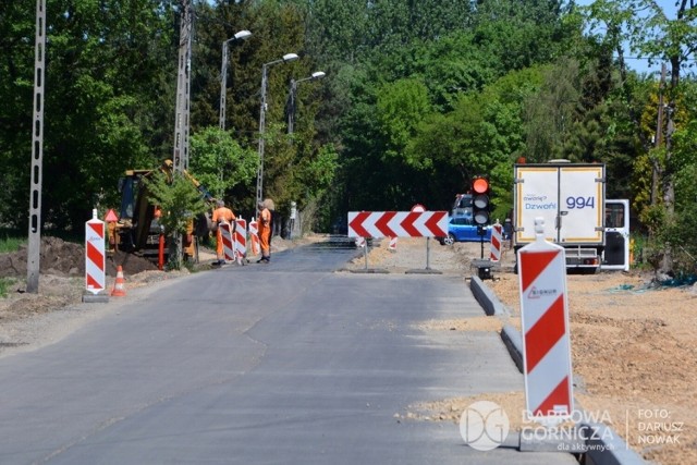 Trwa remont ulicy Letniej, prowadzącej nad Pogorię IV 

Zobacz kolejne zdjęcia/plansze. Przesuwaj zdjęcia w prawo - naciśnij strzałkę lub przycisk NASTĘPNE