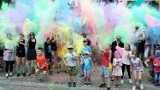 Festiwal Kolorów Holi w Debrznie. A po nim kurtyna woda. Co to była za radość! [zdjęcia]