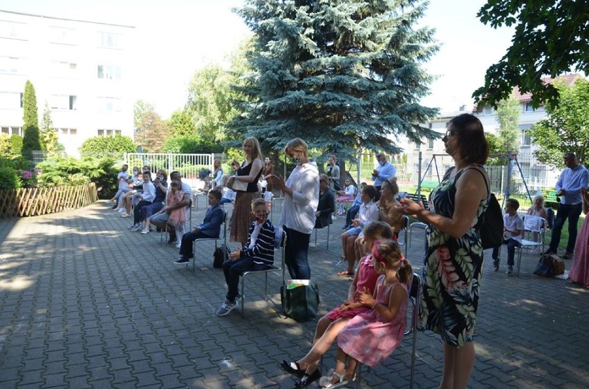 Uroczyste pożegnanie absolwentów Publicznego Przedszkola nr 2 w Wieluniu[FOTO]