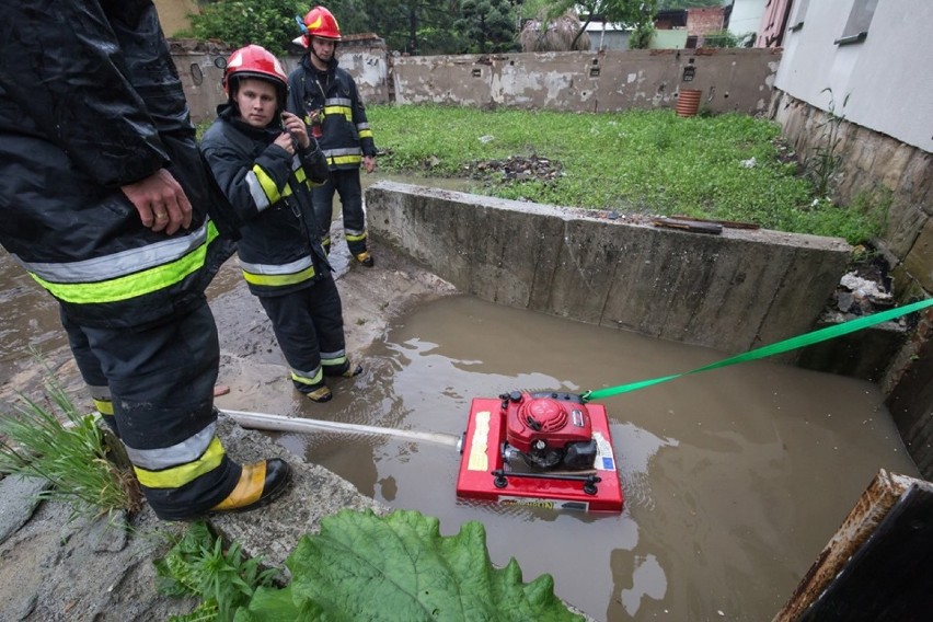 Alarm przeciwpowodziowy w Bielsku-Białej odwołany. Trwa liczenie strat, ewakuowani mieszkańcy wrócą do domów