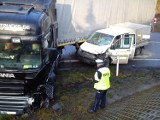 Wypadek w Wandzinie: Zderzenie busa z ciężarówką. Cztery osoby ranne (ZDJĘCIA, WIDEO)