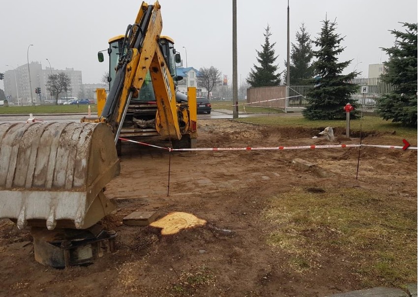 Inwestycje drogowe. Starostwo Powiatowe w Suwałkach zleciło remont chodnika przy swojej siedzibie