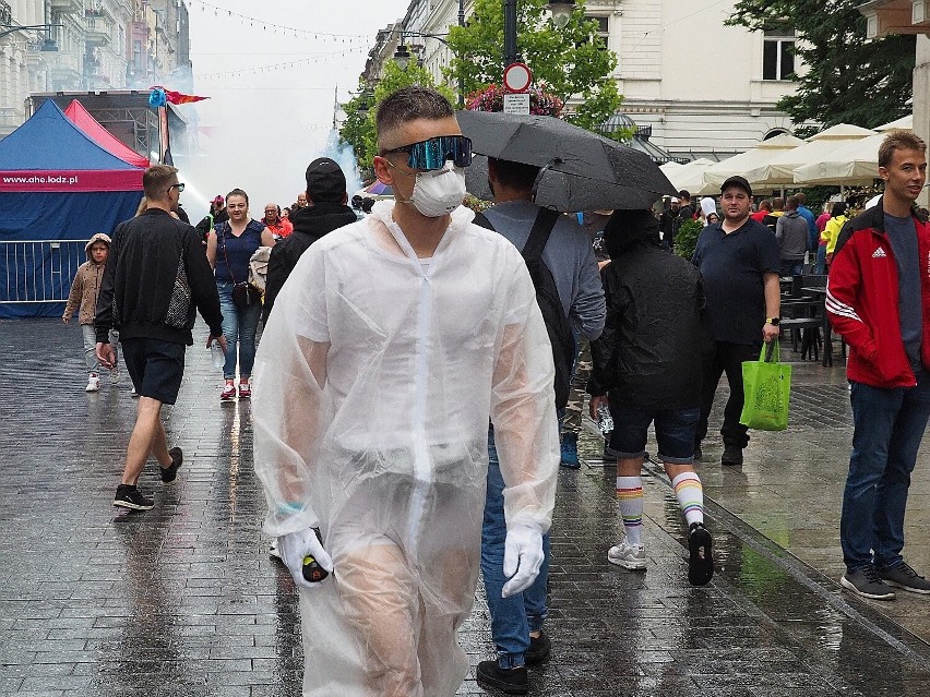 Parada wolności Łódź 2023. Tak w strugach deszczu łodzianie bawili się w ubiegłym roku! ZDJĘCIA 