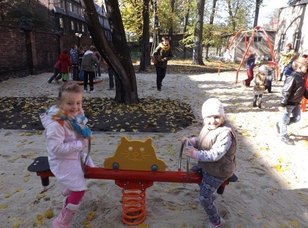 Ruda Śląska: W Orzegowie przy ul. Huloka otwarto nowy plac zabaw. To zasługa &quot;Młodzieży z Misją&quot;