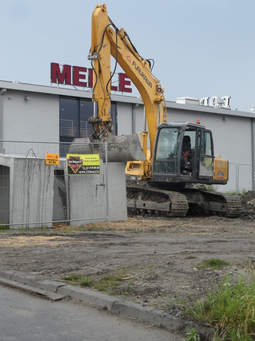 Mysłowice: Będzie nowy pawilon handlowy. Budowa się zaczęła, kto tu otworzy swoje sklepy? [ZDJĘCIA]