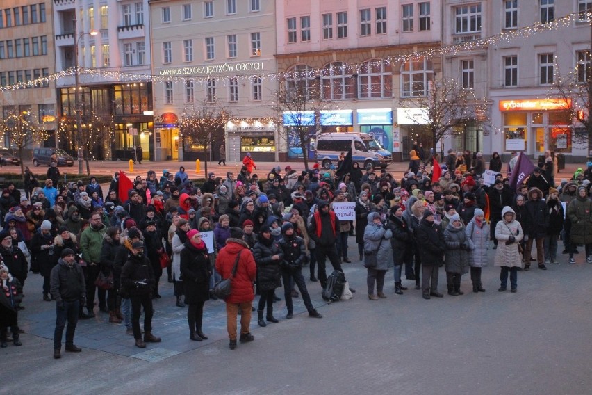 Demonstracja w obronie praw kobiet w Poznaniu. "Jesteśmy...