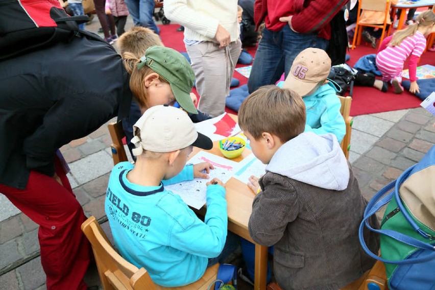 3 kwietnia 2016, 11.00

Z brązu odlane
Spacer śladami...