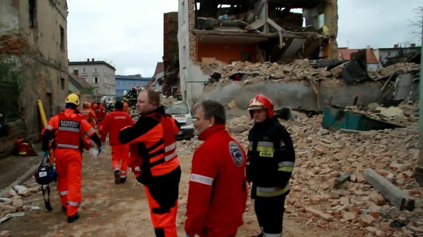 Strażacy z Jastrzębia: szukają zasypanych w Świebodzicach