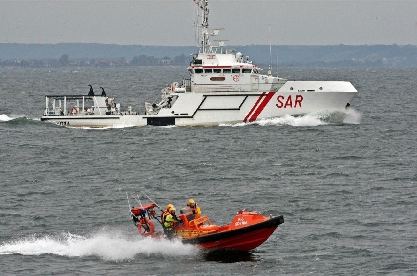 Ewakuacja medyczna na Bałtyku. Statek SAR transportuje...