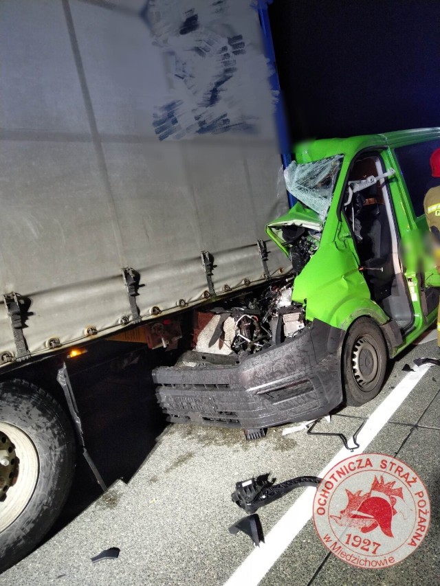 Wypadek na autostradzie A2 w kierunku Świecka. Cztery osoby zostały przetransportowane do szpitali w Nowym Tomyślu, Świebodzinie i Międzyrzeczu.