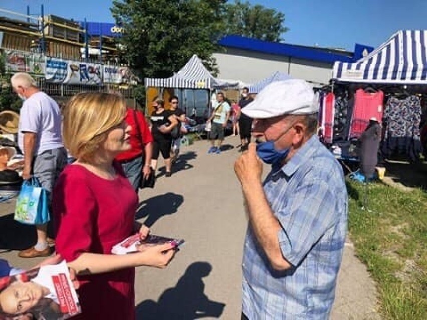 Wiceminister Anna Krupka na targu w Staszowie. Co robiła? [ZDJĘCIA] 