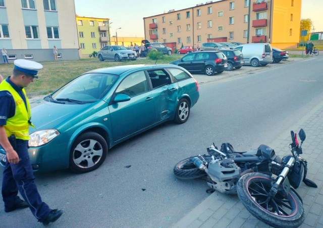 Po zderzeniu, 17-letni motocyklista trafił od szpitala na badania. Przybyli na miejsce policjanci, jednoznacznie stwierdzili winę kierowcy auta.