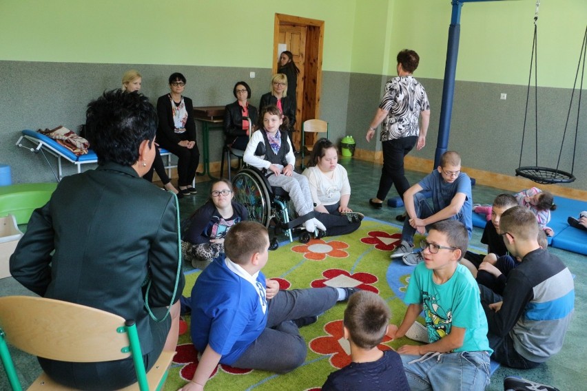 Darz bór w Szkole Podstawowej Specjalnej w Łobżenicy [ZDJĘCIA]