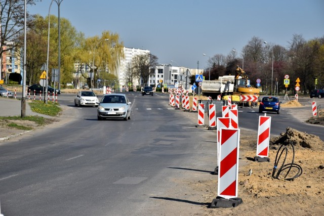 Zmiana organizacji ruchu na skrzyżowaniu al. Armii Krajowej, ul. Żelaznej i Dmowskiego w Piotrkowie