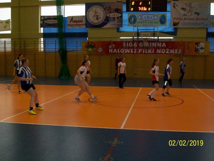 Cztery kobiece drużyny spotkały się na turnieju piłki nożnej w Budzyniu (ZDJĘCIA)