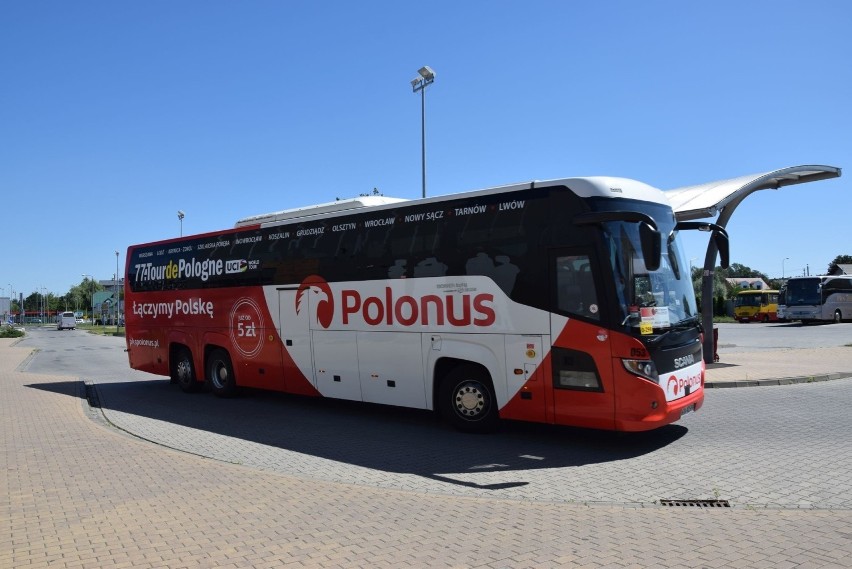 Państwowy przewoźnik Polonus nie zabiera podróżnych z Wielunia, bo jest tu czerwona strefa. - To dyskryminacja! - zarzuca pasażerka