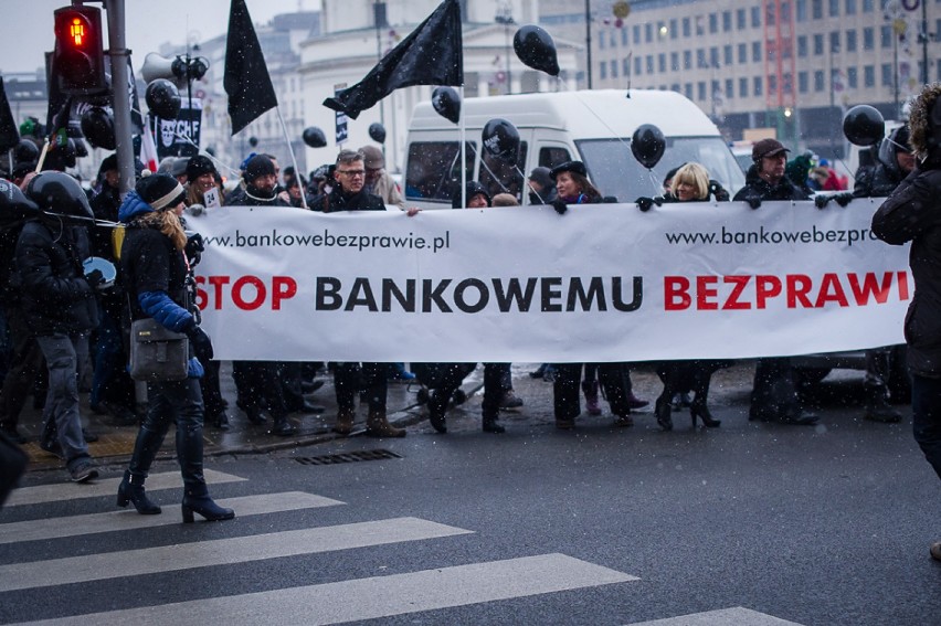 Protest frankowiczów, Warszawa. Czarna procesja oszukanych...