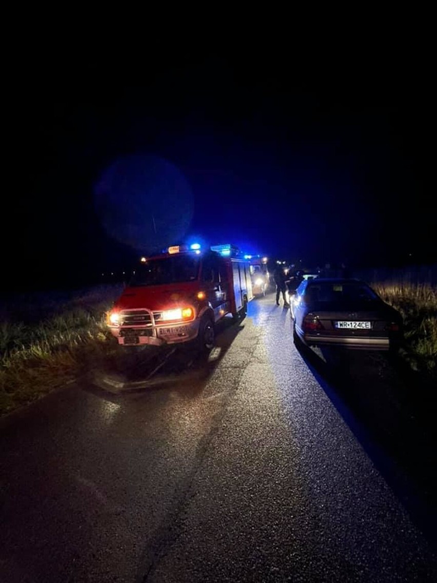 Wypadek w Łyskorni pod Wieluniem. Auto wpadło do rowu. Kierowca był pijany? ZDJĘCIA                  