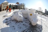 Kraków. Na Wawelu pojawił się spory smok zrobiony ze śniegu