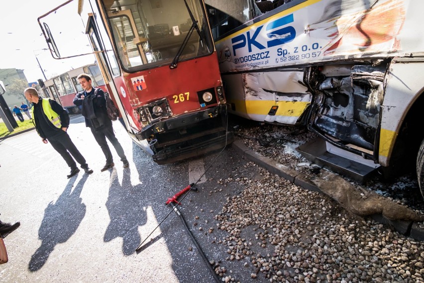 Po poniedziałkowym niezwykle groźnym zderzeniu autobusu PKS...