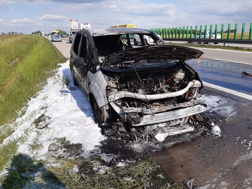 Akcja gaśnicza strażaków z OSP Smolec na autostradzie A4