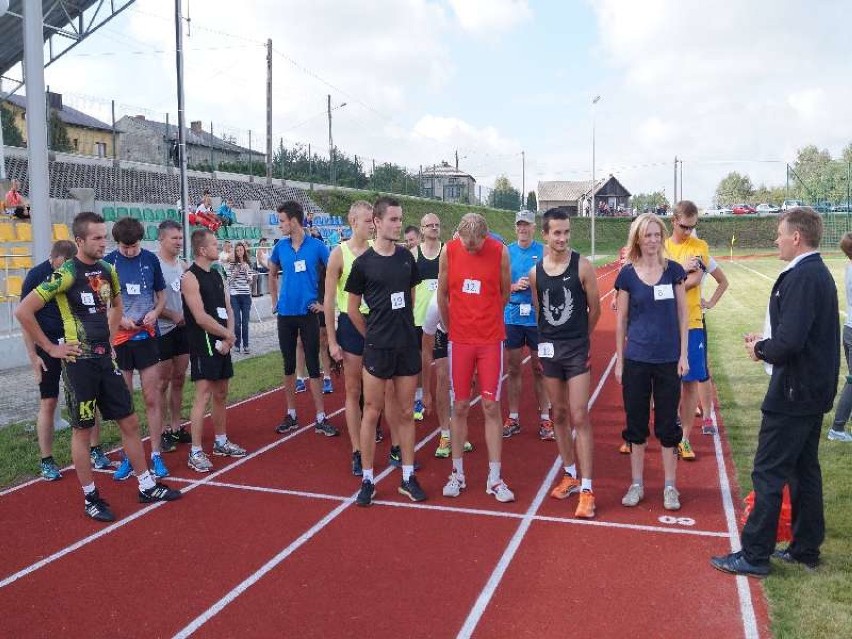 Gniazdów: bieg na 10 km w ramach festiwalu "Z Kopyta"