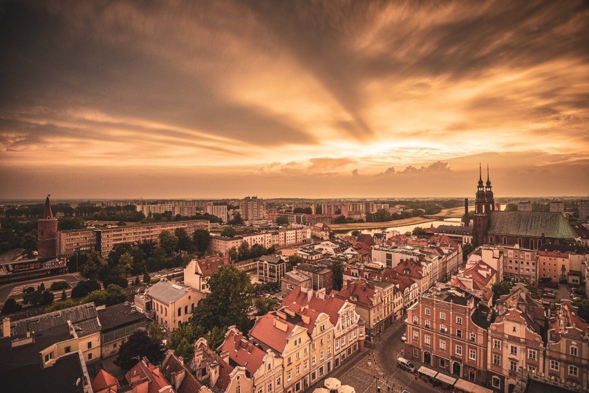 Opole. Widok na część Rynku, katedrę, urząd wojewódzki, i...