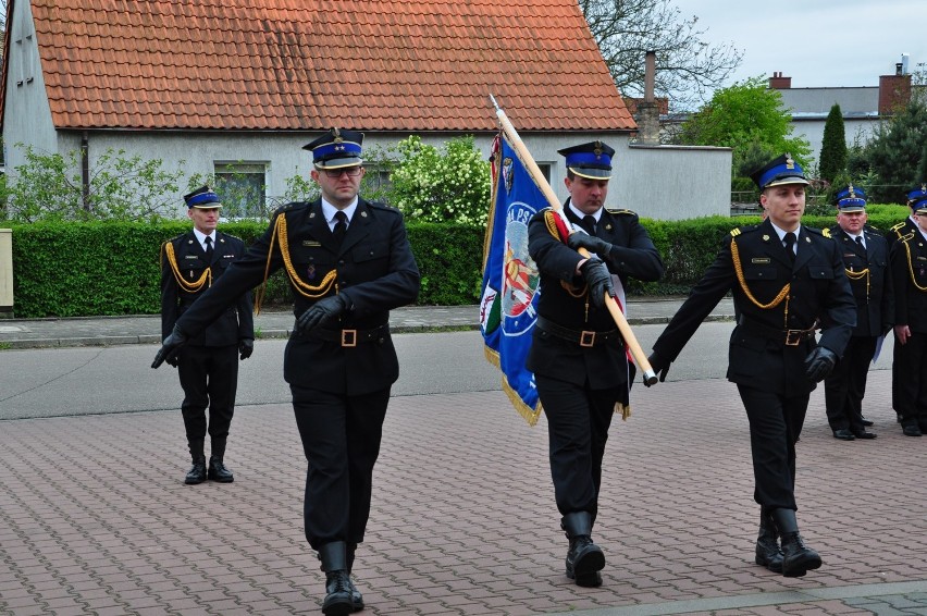 Uroczysty apel z okazji Dnia Strażaka w Pile. Były odznaczenia i awanse [ZDJĘCIA, LISTA ODZNACZONYCH I AWANSOWANYCH]