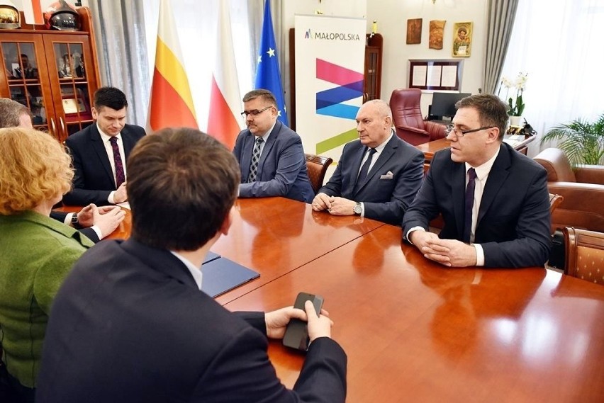 Bochnia. Podpisano umowę na nowe połączenie między węzłem autostradowym Bochnia i DK94