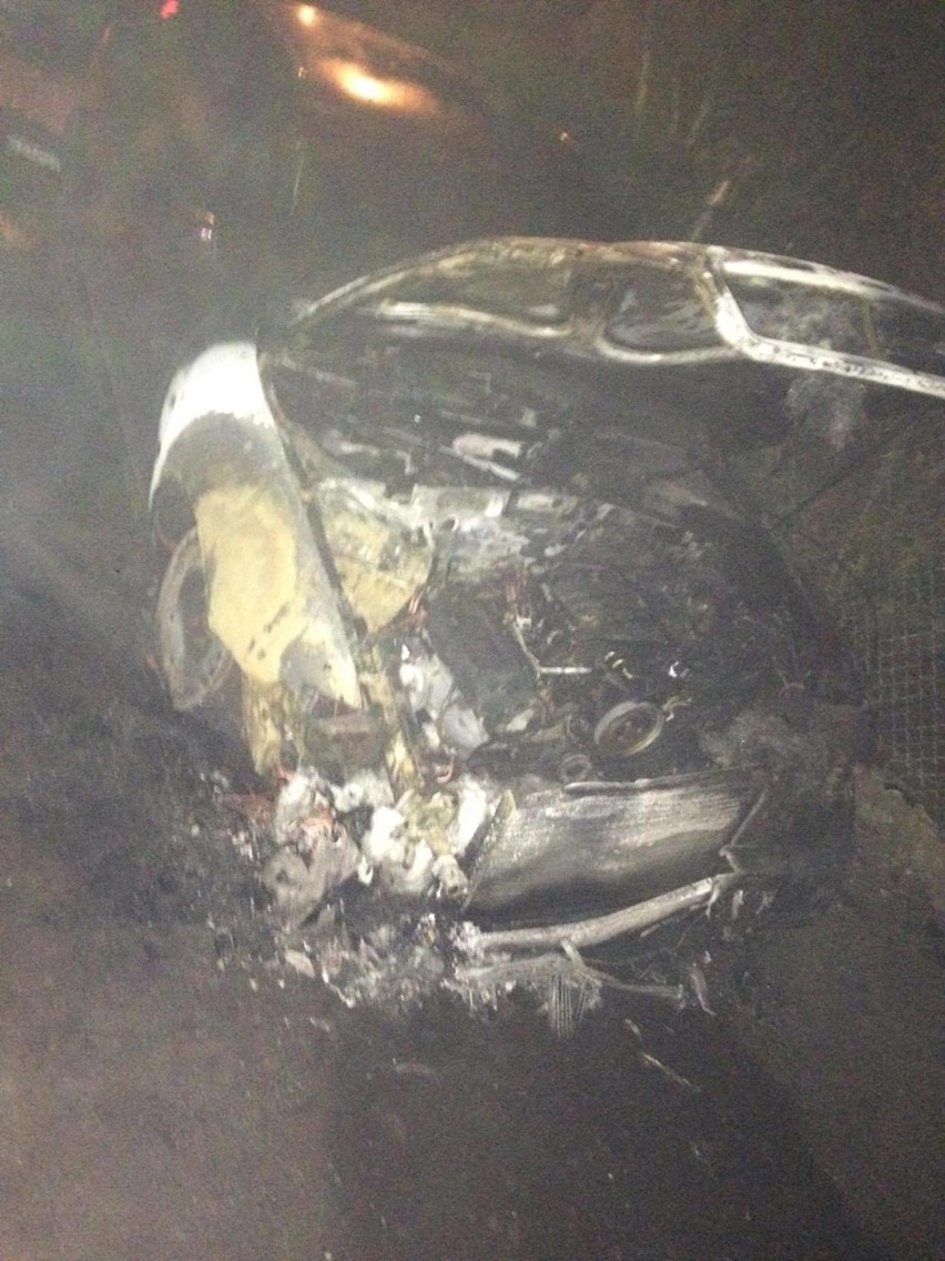Jedno ze spalonych 30 marca aut- audi A4