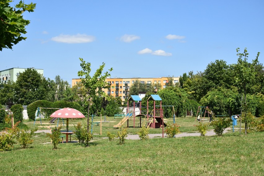 Plac zabaw w chełmskim parku Polan jest w opłakanym stanie.