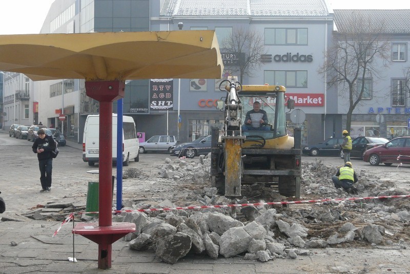 Przebudowa pl. Kościuszki: Wyburzają fontanny i kładą granit (zdjęcia)