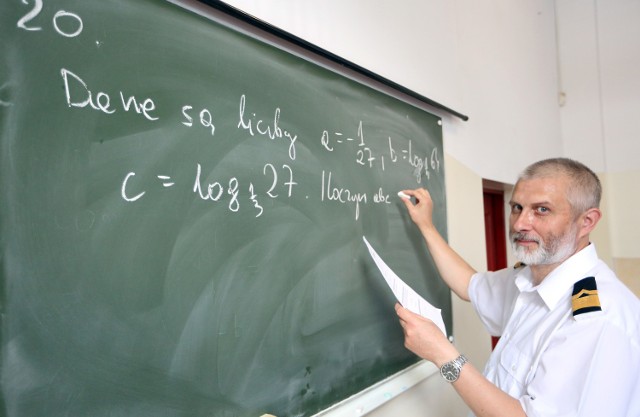 Prof. Lech Kasyk z Akademii Morskiej podkreśla, że uczniowie dopiero spokojnie powtarzając materiał odkrywają matematykę