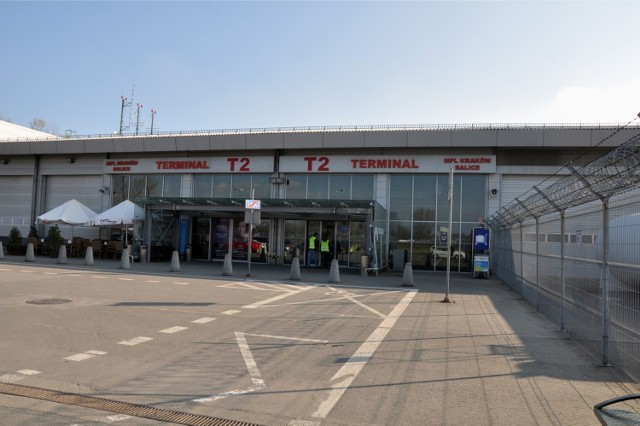 Krajowy terminal na lotnisku Kraków-Balice.