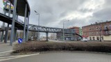 Kierowcy mogą już zjechać do Centrum Handlowego Pogoria w Dąbrowie Górniczej, ale prace przy kładce jeszcze potrwają. Kiedy koniec? 