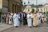Mamy zdjęcia tłumu na procesji Bożego Ciała w Bydgoszczy. Wierni ruszyli z Katedry