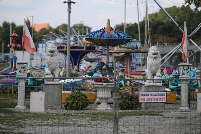 Zobacz na kolejnych slajdach zdjęcia wrocławskiego lunaparku - posługuj się myszką, klawiszami strzałek na klawiaturze lub gestami