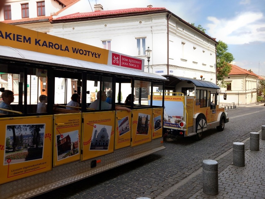 Wycieczka "papieską" kolejką turystyczną po Wadowicach