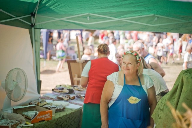 XIV edycja Festiwalu Smaku w Grucznie ściągnął przez 2 dni do tej około 1,5-tysięcznej wsi, pewno dużo więcej gości. Jak co roku można było dobrze zjeść. Popularnością cieszyła się aleja miodów, ale i przy stoiskach z wędlinami nie brakowało amatorów tradycyjnych produktów.