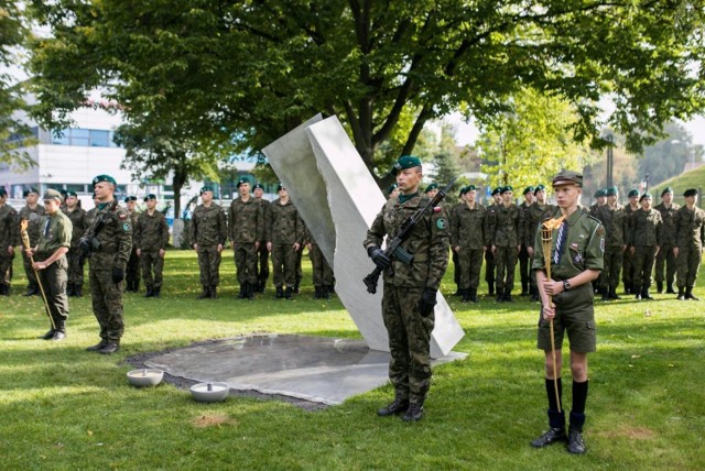 Nową instalację w Parku Pamięci w Toruniu poświęcono bezimiennym ofiarom niemieckich zbrodni na Pomorzu