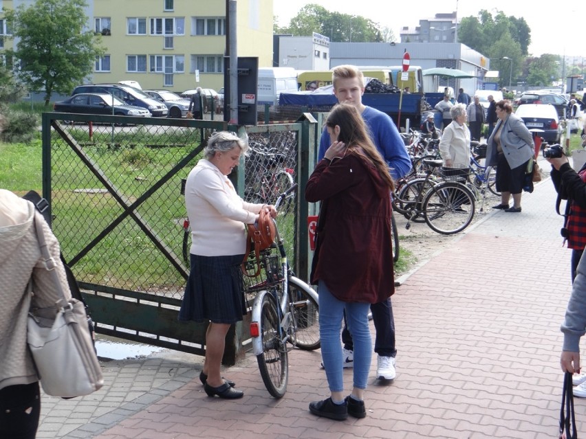 Wolontariusze PCK zbierają pieniądze na kolonie dla dzieci