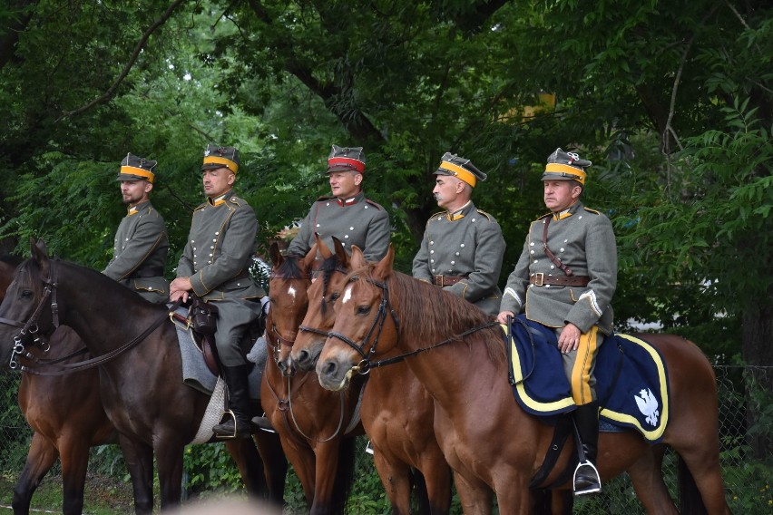 Ułani z 17 Pułku Ułanów Wielkopolskich Stowarzyszenia Polski Klub Kawaleryjski przyjechali do Żnina [zdjęcia, wideo] 