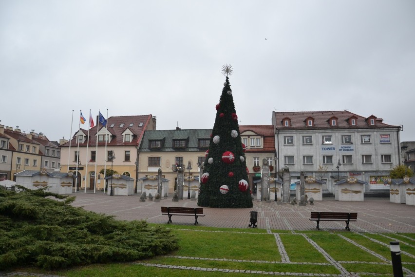 Na rynku w Żorach już stoi świąteczna choinka! Nie za wcześnie? ZDJĘCIA