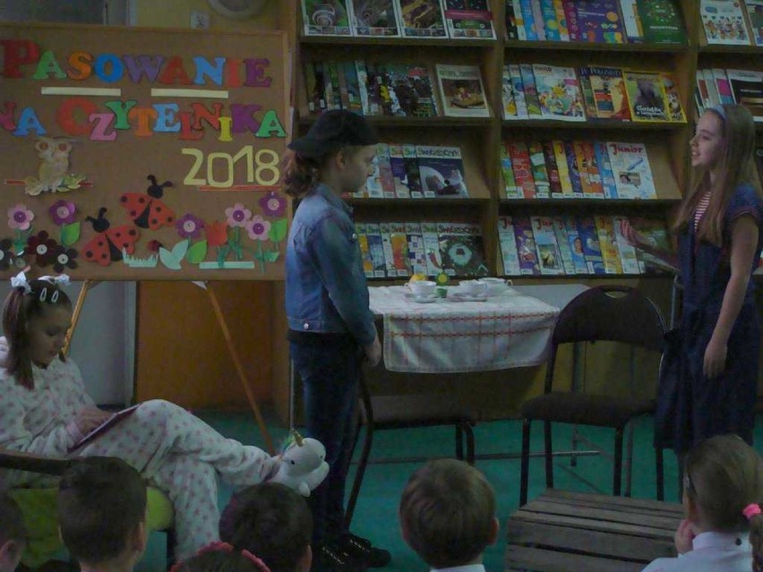 W Publicznej Szkole Podstawowej w Wałbrzychu odbyło się „Pasowanie na czytelnika” uczniów klas I