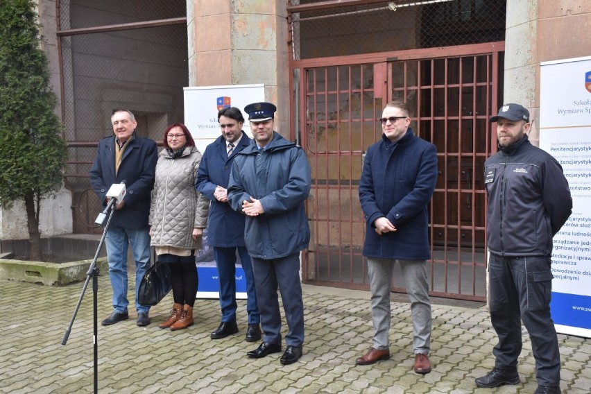 W byłym kaliskim więzieniu ma powstać Izba Muzealna Służby Więziennej. Poszukiwane pamiątki. ZDJĘCIA